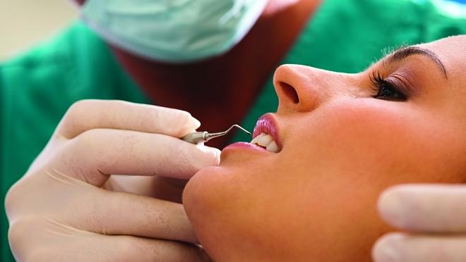 Tratamento odontológico pode melhorar dores na coluna e nos joelhos